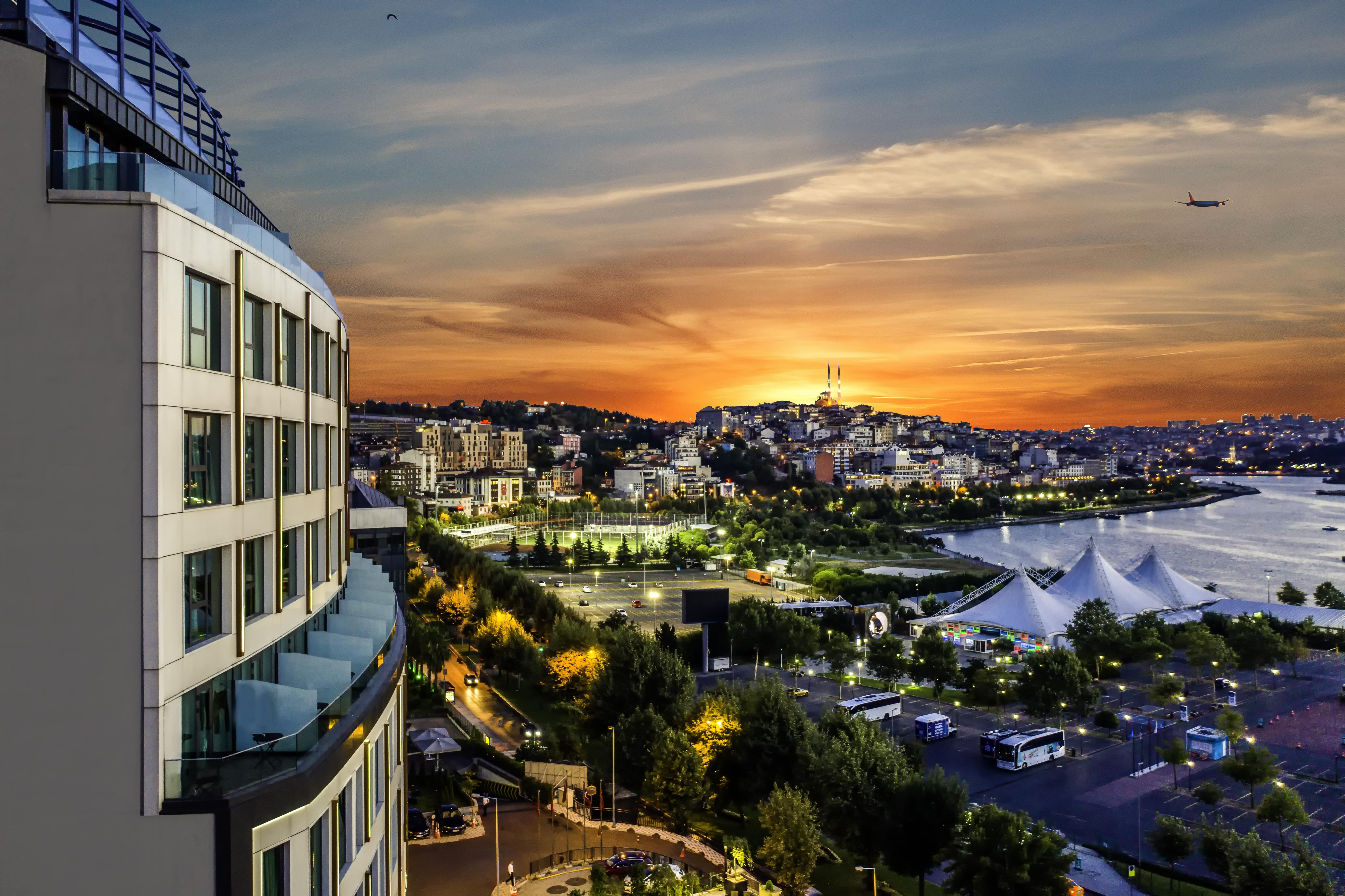 Clarion Hotel Golden Horn Provincia di Provincia di Istanbul Esterno foto View of the city from the hotel
