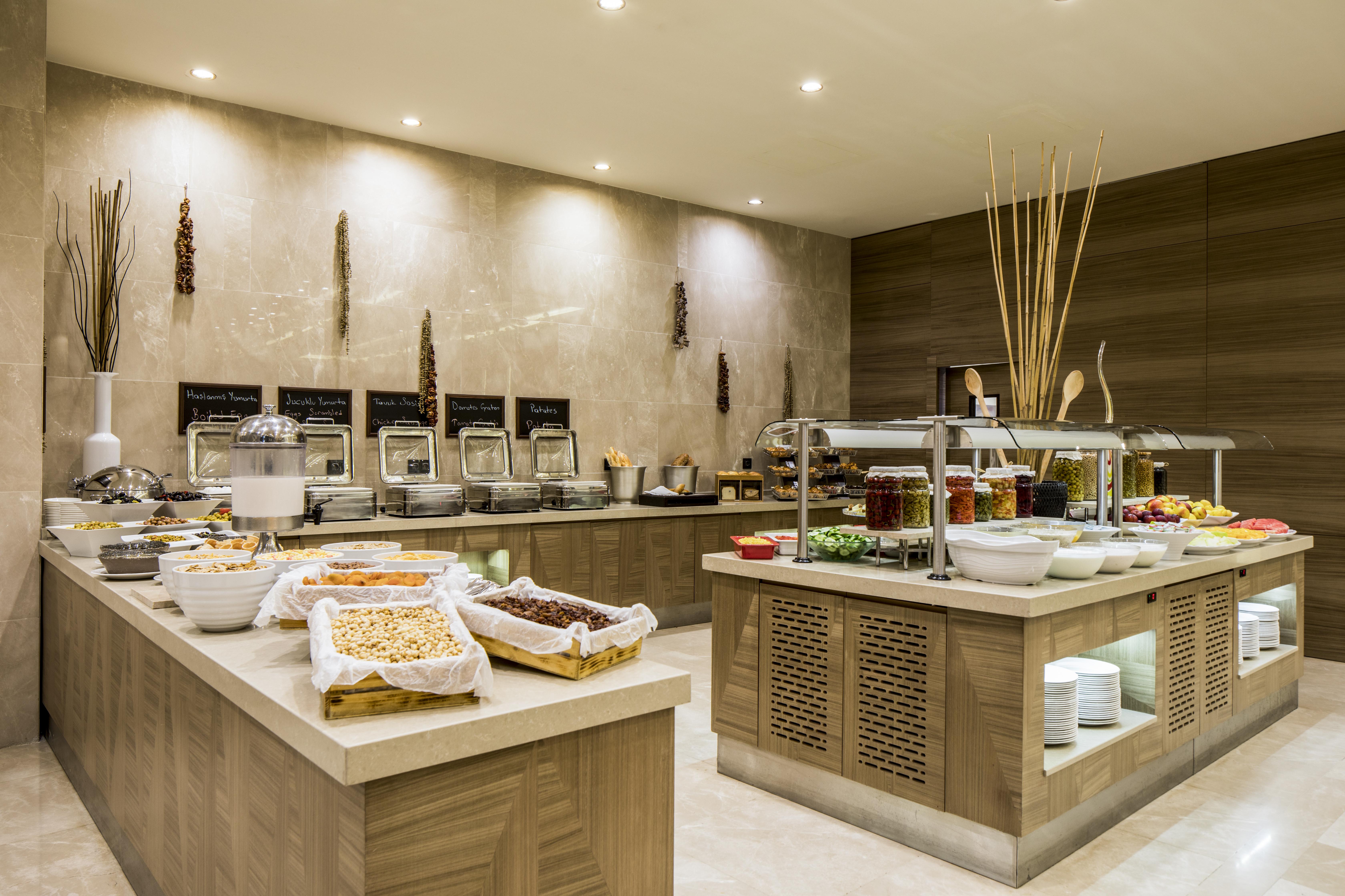 Clarion Hotel Golden Horn Provincia di Provincia di Istanbul Esterno foto The buffet at the hotel