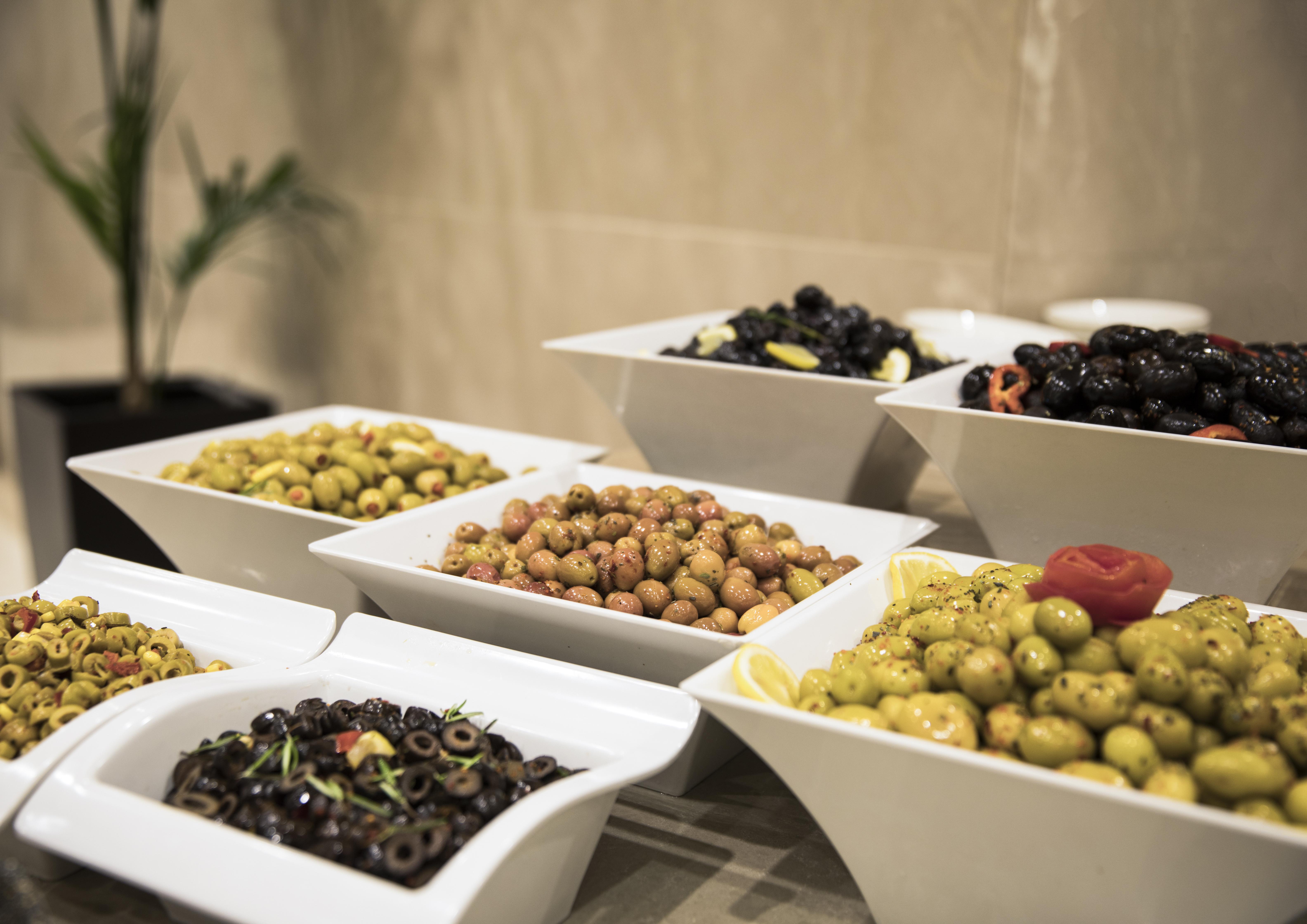 Clarion Hotel Golden Horn Provincia di Provincia di Istanbul Esterno foto A selection of olives