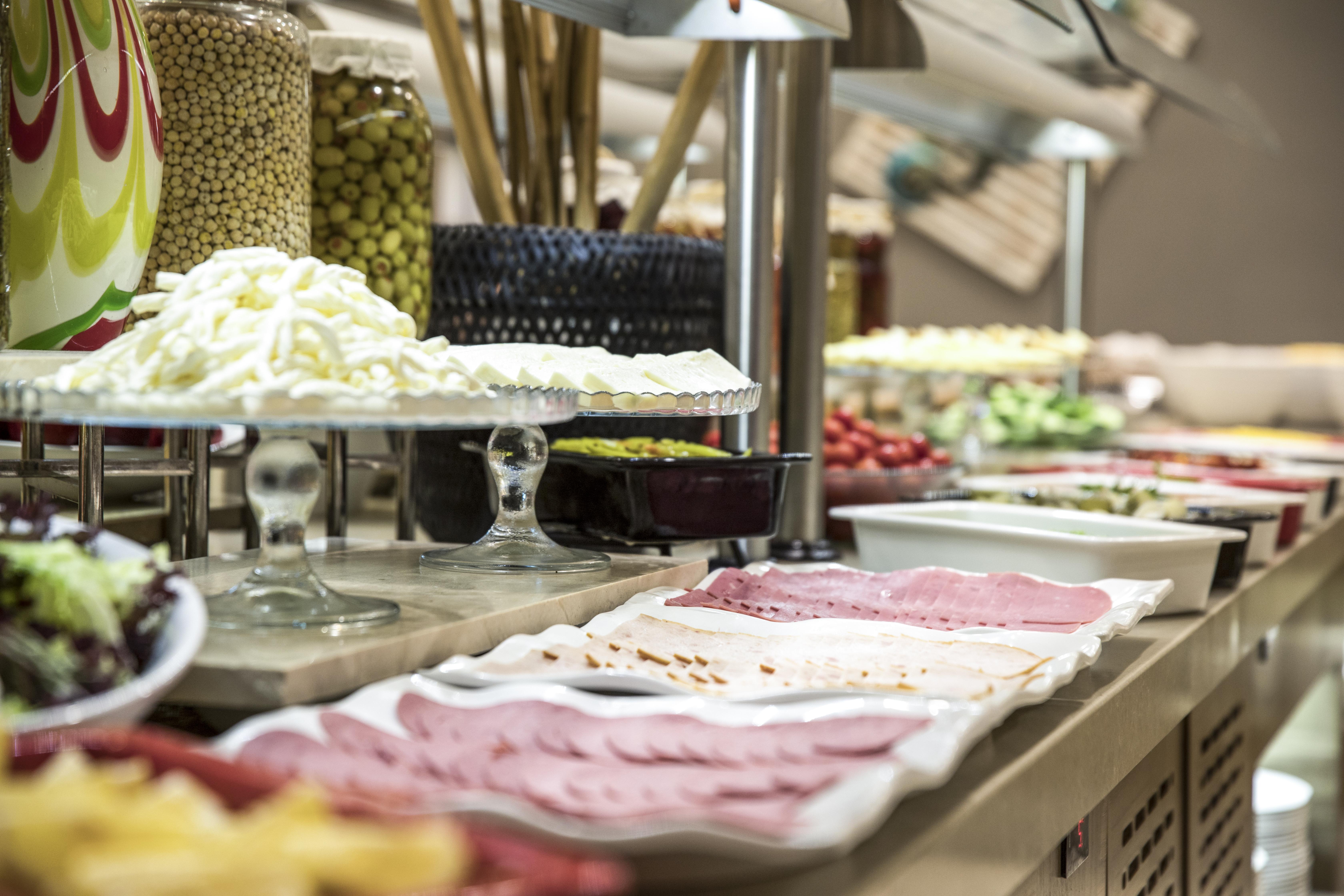 Clarion Hotel Golden Horn Provincia di Provincia di Istanbul Esterno foto A buffet at a hotel