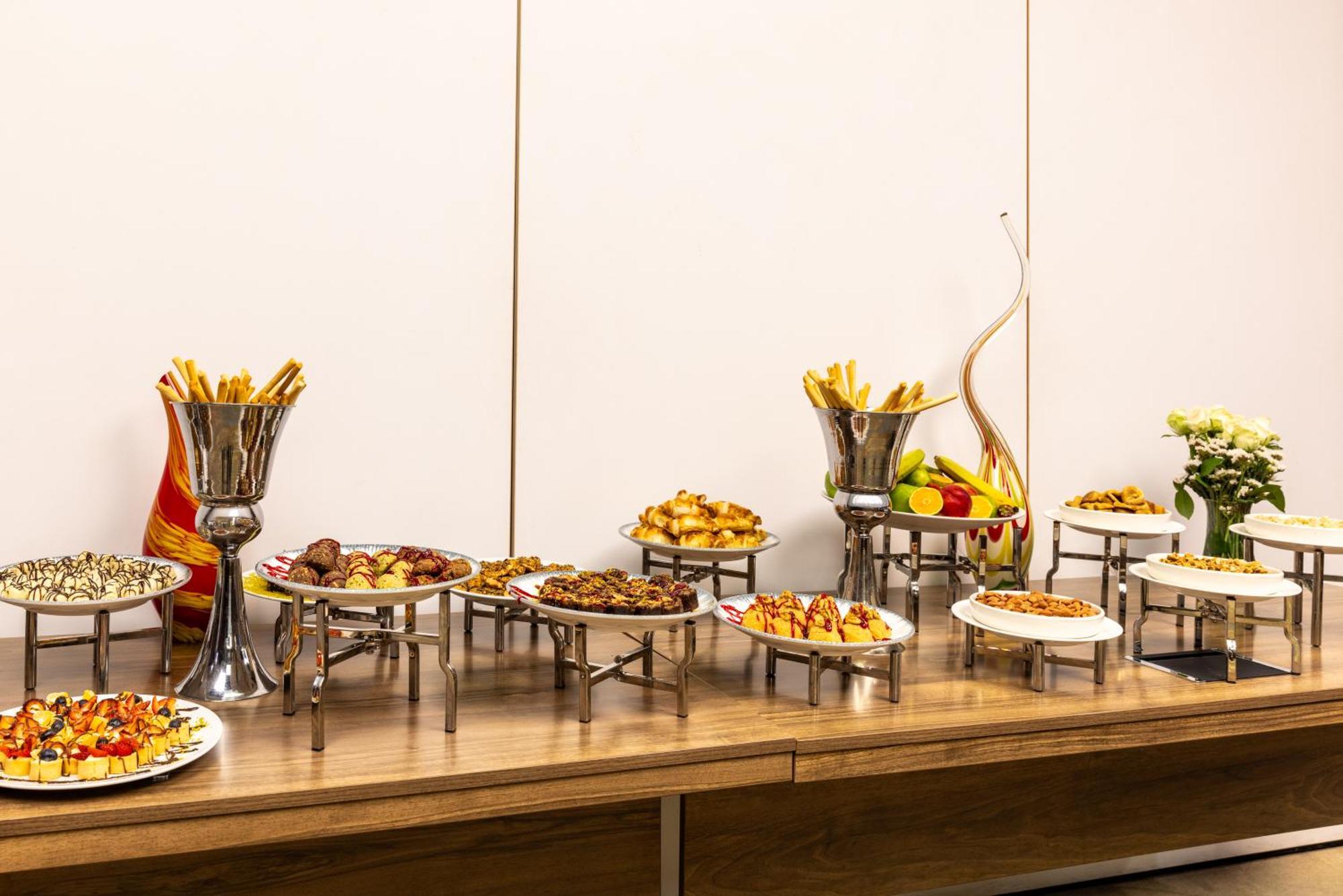 Clarion Hotel Golden Horn Provincia di Provincia di Istanbul Esterno foto A buffet
