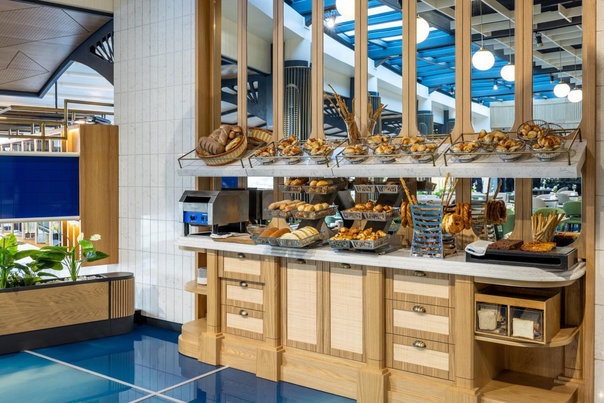 Clarion Hotel Golden Horn Provincia di Provincia di Istanbul Esterno foto The buffet at the lounge
