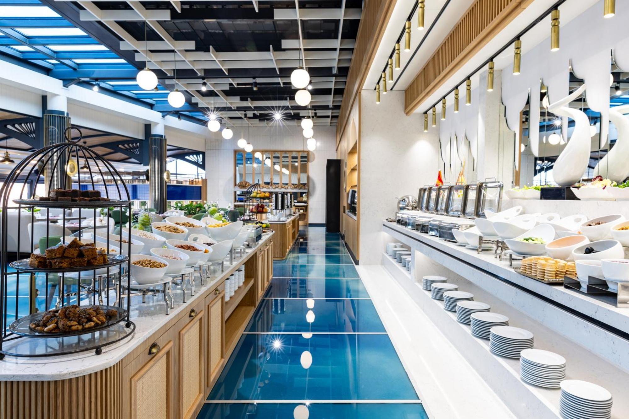 Clarion Hotel Golden Horn Provincia di Provincia di Istanbul Esterno foto The buffet at the lounge